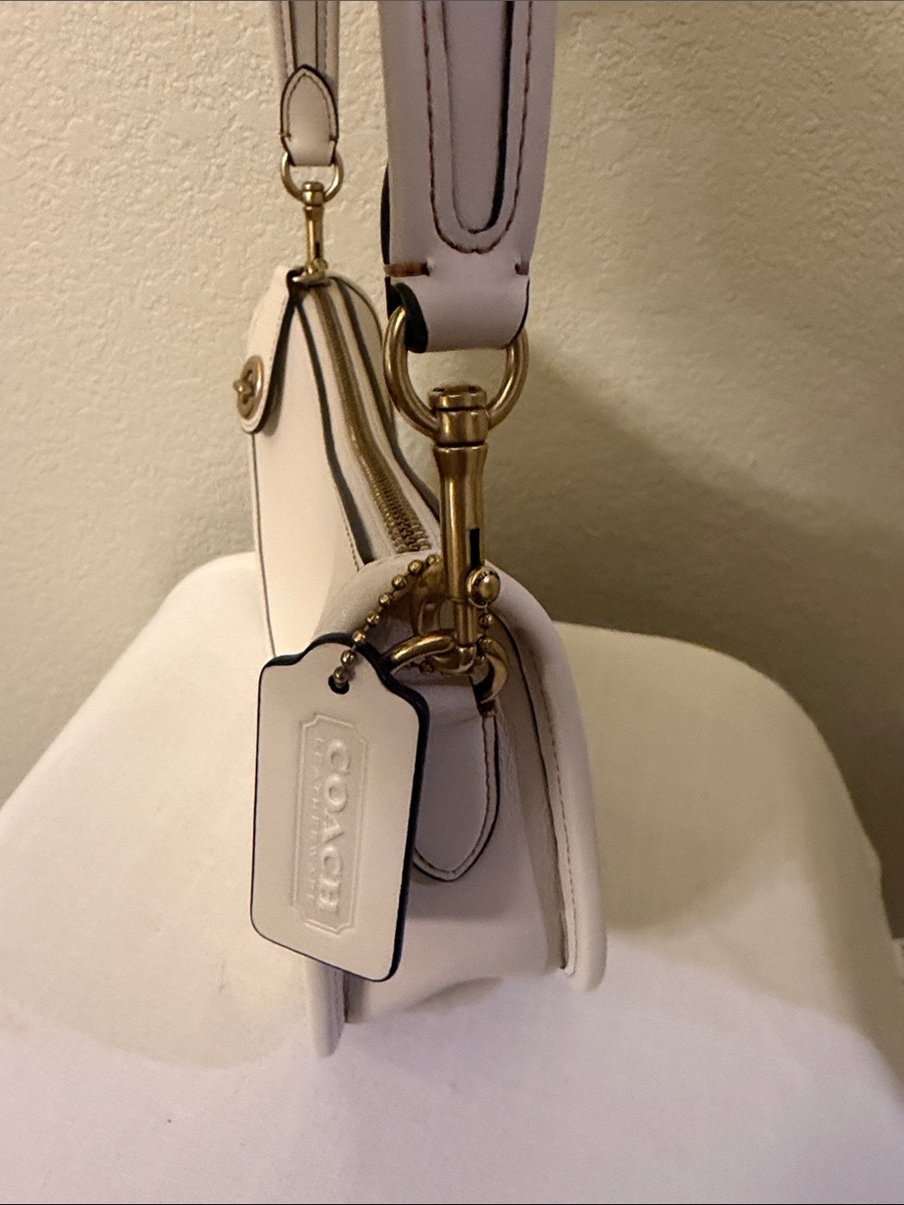 COACH SWINGER BAG brass/chalk Shoulder Bag. - Picture 2 of 10